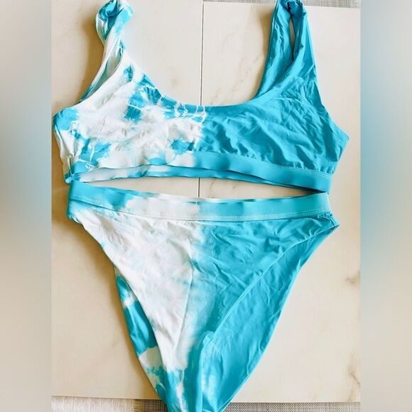 Buy 2 get 1 FREE Nwt Dippin’ Daisy’s blue tie dye high waist bikini set - Picture 2 of 6